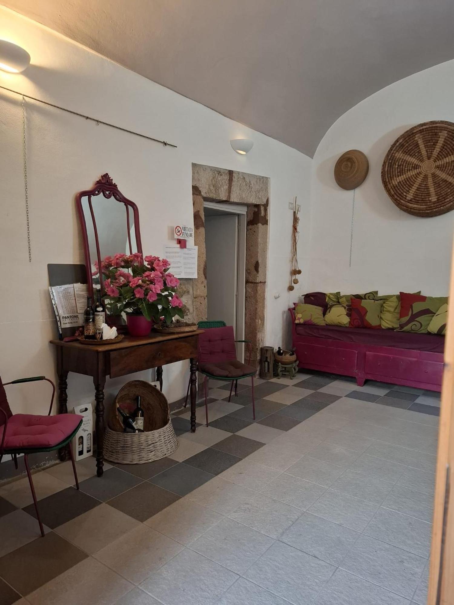 Hotel Aghinas à Bosa Extérieur photo