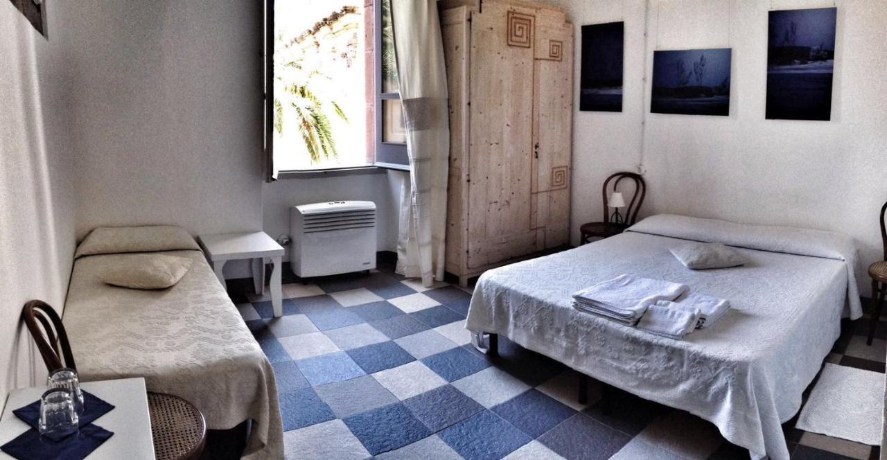 Hotel Aghinas à Bosa Extérieur photo